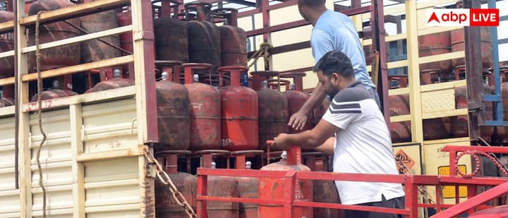 अगर आपको सब्सिडी नहीं मिली है तो आप फीडबैक के ऑप्शन में जाकर इसकी शिकायत दर्ज कर सकते हैं. इसके अलावा आप इनके हेल्पलाइन नंबर पर कॉल करके भी शिकायत दर्ज करा सकते हैं.