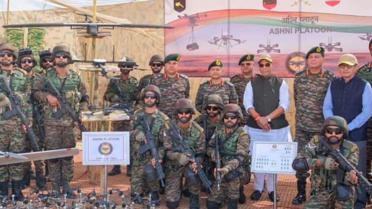 Indian Army Unveils ‘Bhairav Commandos’; Rajnath Singh Reviews Elite Force In Jaisalmer Indian Army Unveils ‘Bhairav Commandos’; Rajnath Singh Reviews Elite Force In Jaisalmer