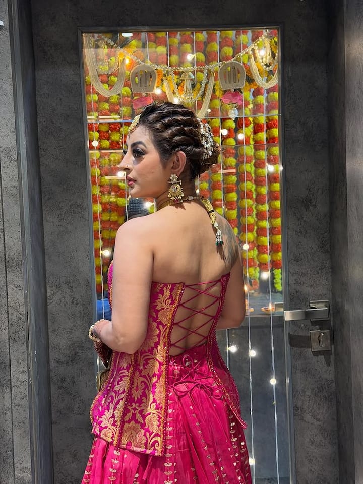 अपनी बोल्ड तस्वीरों और बिकिनी लुक्स से लोगों को दीवाना बनाने वाली अंकिता दवे इन दिनों अपनी ग्लैमरस तस्वीरों को लेकर सुर्खियों में हैं।