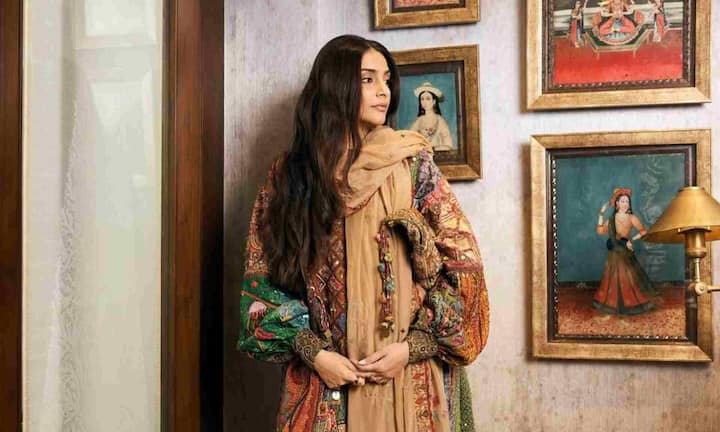 Apart from Shloka Mehta, Sonam Kapoor's redesigned Banarasi saree look is considered to be a great example of experimentation in ethnic fashion.