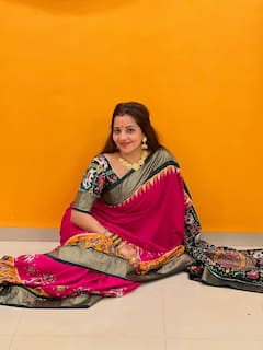 Chhath 2025: छठ पूजा के लिए चाहिए ट्रेडिशनल लुक, मोनालिसा के साड़ी कलेक्शन से लें इंस्पिरेशन