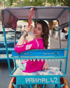 आयशा खान की 8 तस्वीरें: कभी साड़ी तो कभी वेस्टर्न ड्रेस में हुस्न के जलवे बिखेरती हैं कपिल की ‘दुल्हन’, अदाएं लूट लेंगी दिल