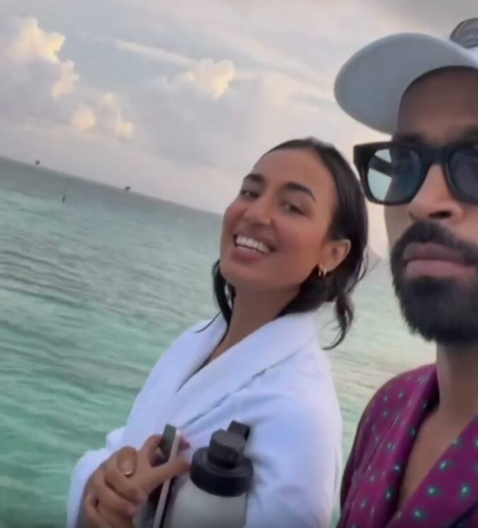 दोनों की ये तस्वीरें सोशल मीडिया पर खूब वायरल हुई.