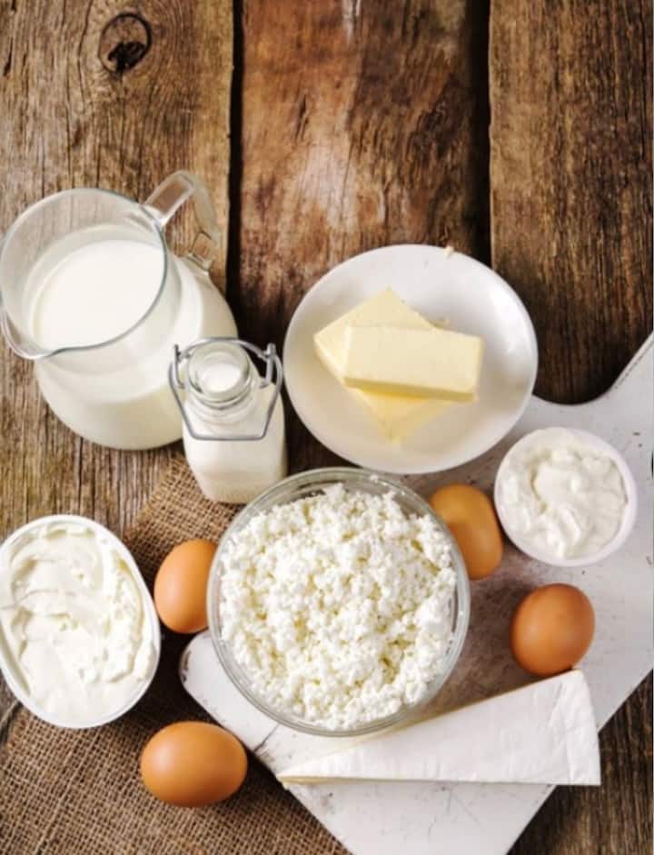 मटणाबरोबर दूध, दही, चीज यासारखे पदार्थ तुमच्या पचनावर परिणाम करू शकतं आणि पचनास त्रास होऊ शकतं.