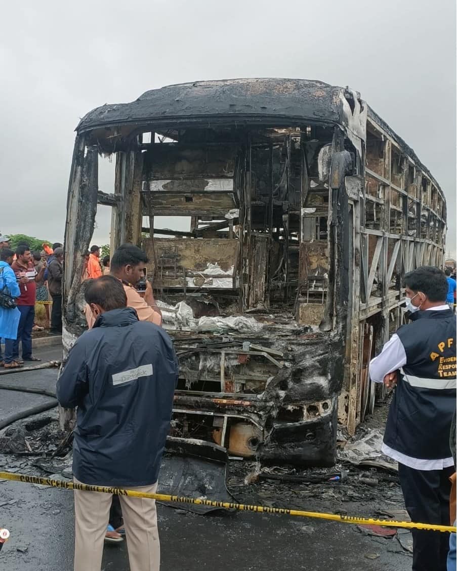 Kurnool Bus Fire Accident: ట్రావెల్స్ బస్సును ఢీకొట్టిన బైకర్ మృతి.. ప్రాణాలు కోల్పోయిన ప్రయాణికులు వీరే