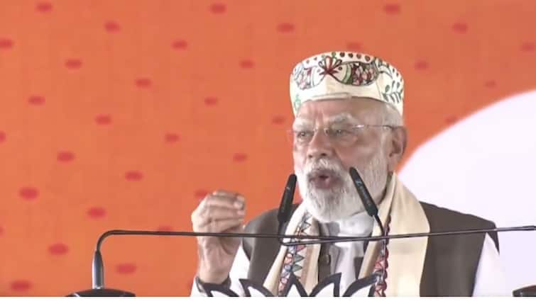 <div>'Out On Bail In Scams, Now Stealing Karpoori Thakur's Title': PM Modi Targets RJD, Congress</div>