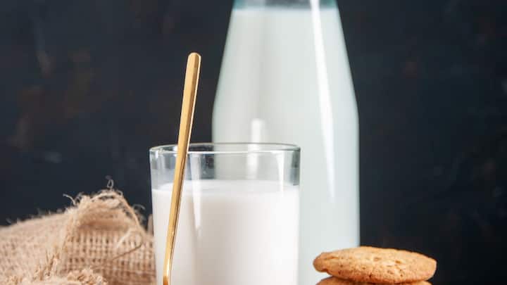 In fact, almost everyone has the ability to drink milk during childhood, because the body makes a special enzyme, lactase. This enzyme breaks down the sugar called lactose present in milk and converts it into useful energy for our body. This is the reason why children can easily get nutrition by drinking milk.