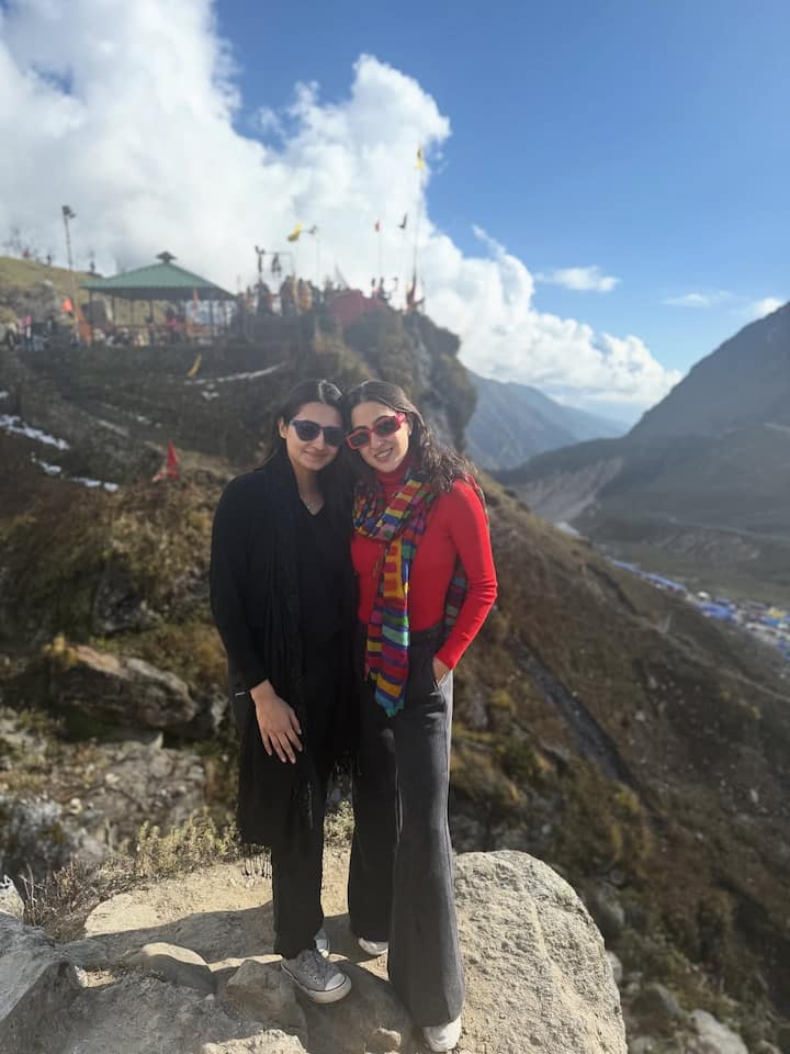 सारा आली खानने पोस्ट शेअर करत जय श्री केदारनाथ...असंही म्हटलं आहे.