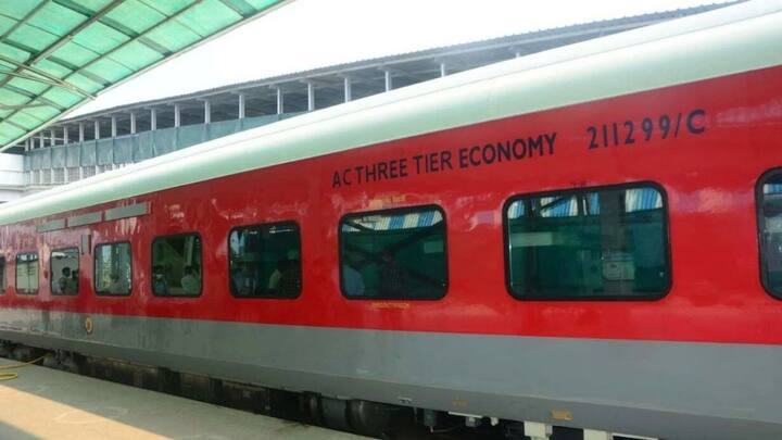 Indian Railway Rules: ఈ కారణం వల్ల, రిజర్వేషన్ లేకుండా ఏ ప్రయాణికుడు అయినా ఈ రైళ్లలో ఎక్కితే,  ఇబ్బంది కలగవచ్చు. అందువల్ల, రైల్వే నియమాన్ని ఉల్లంఘించడం చాలా కష్టం కావచ్చు. ప్రయాణికుడు జరిమానా కూడా చెల్లించవలసి ఉంటుంది.