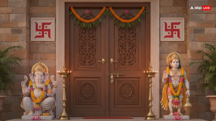दक्षिणमुखी घर के वास्तु दोष को दूर करने के लिए कुछ सरल और प्रभावी उपाय करने चाहिए, जैसे मुख्य द्वार के दोनों ओर स्वस्तिक का चिन्ह बनाएं और घर के प्रवेश द्वार पर भगवान गणेश या हनुमान जी की प्रतिमा लगाकर रखें. यह करने से नकारात्मक ऊर्जा को दूर कर घर में शुभता लाता है और सुरक्षा का वातावरण बनाता है.