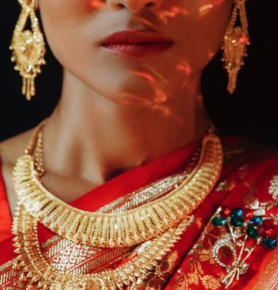 17 ਅਕਤੂਬਰ ਨੂੰ ਸੋਨੇ ਦਾ ਰੇਟ ਰਿਕਾਰਡ ਪੱਧਰ ₹1,34,800 ਉਪਰ ਪਹੁੰਚ ਗਿਆ ਸੀ। ਉਧਰ, ਚਾਂਦੀ ਵੀ ₹1.84 ਲੱਖ ਪ੍ਰਤੀ ਕਿਲੋਗ੍ਰਾਮ ਤੋਂ ਡਿੱਗ ਕੇ ₹1.72 ਲੱਖ ਹੋ ਗਈ ਹੈ। ਇਹ ਵੀ ਤਕਰੀਬਨ ₹12,000 ਪ੍ਰਤੀ ਕਿੱਲੋ ਸਸਤੀ ਹੋ ਗਈ ਹੈ।