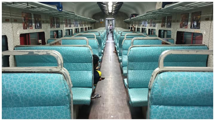 Indian Railway Rules: జనరల్‌ టికెట్ కలిగిన ప్రయాణికులు ఈ రెండు రైళ్లలో రిజర్వేషన్ లేకుండా ఎక్కకూడదు. జరిమానా వేస్తారు లేదంటే దించేస్తారు. నియమాలు తెలుసుకోండి.