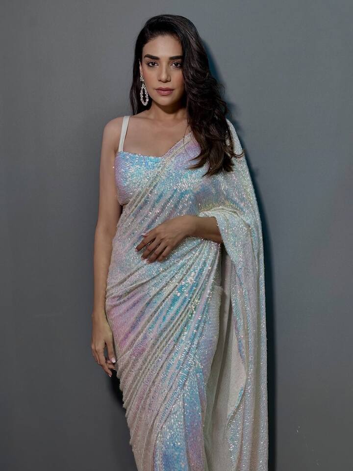 Clarifying on this, the actress had said that she was not motivating anyone to smoke cigarettes, rather it is her freedom.