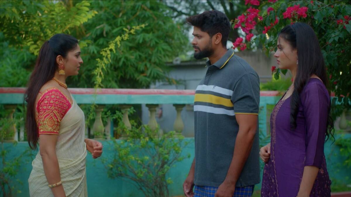 Chinni Serial Today October 24th: చిన్ని సీరియల్: మ్యాడీ-మధు ప్రేమలో కొత్త మలుపు! ఇంటికొచ్చి మధుని తిట్టిన నాగవల్లి!