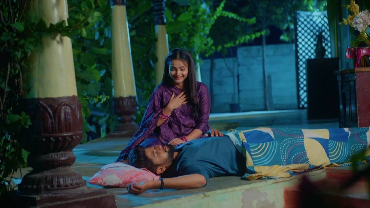 Chinni Serial Today October 24th: చిన్ని సీరియల్: మ్యాడీ-మధు ప్రేమలో కొత్త మలుపు! ఇంటికొచ్చి మధుని తిట్టిన నాగవల్లి!