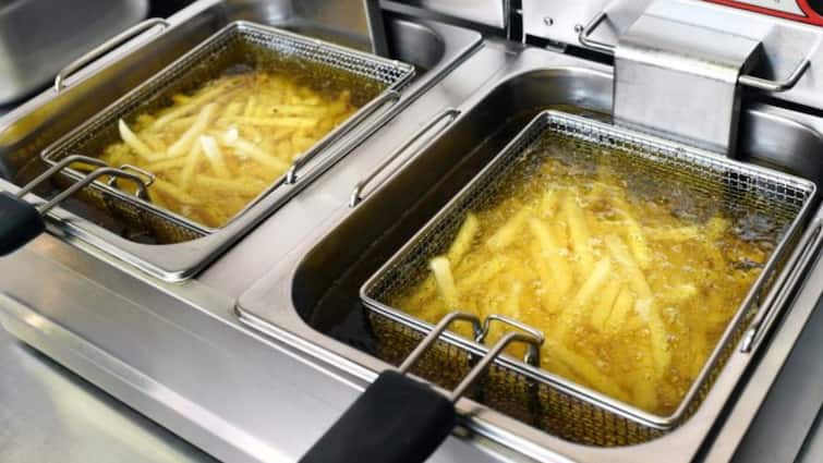 NHRC Flags ‘Widespread Reuse Of Cooking Oil’, Seeks State-Wise Report From FSSAI NHRC Flags ‘Widespread Reuse Of Cooking Oil’, Seeks State-Wise Report From FSSAI