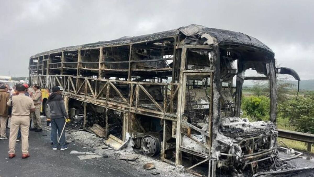 Kurnool Bus Fire Accident: ట్రావెల్స్ బస్సును ఢీకొట్టిన బైక్ నడిపిన వ్యక్తి మృతి.. ప్రయాణికుల వివరాలు ఇవే