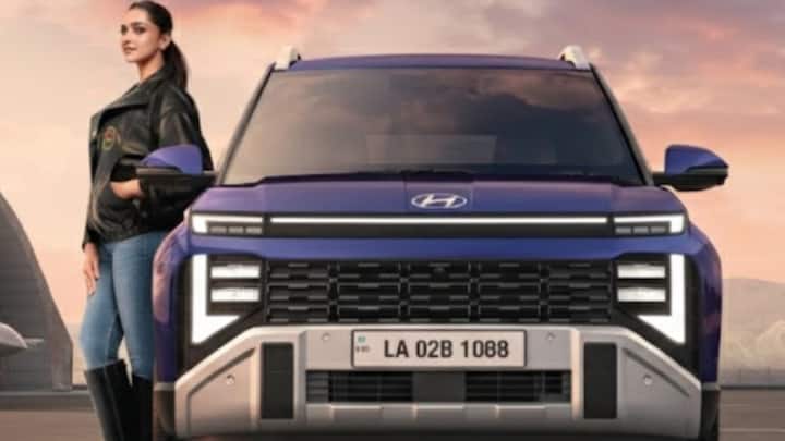 The new Venue features quad LED headlamps and a design inspired by the Creta, giving it a strong family resemblance. It is also larger, measuring 48mm longer and 30mm wider than before. (Image Credits: Hyundai)