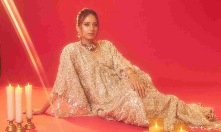 This year's kaftan has made a big comeback in partywear fashion. While earlier it was worn only for brunch or casual events, now it has become the new trend for weddings and festivals. This time on Diwali, actress Sargun Mehta caught everyone's attention by wearing a golden kaftan.