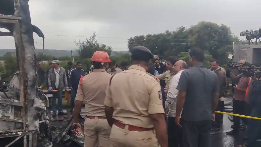 Bus Accident Helpline Numbers: కర్నూలు బస్సు ప్రమాదంపై కంట్రోల్ రూమ్స్ ఏర్పాటు, హెల్ప్ లైన్ నెంబర్స్ ఇవే