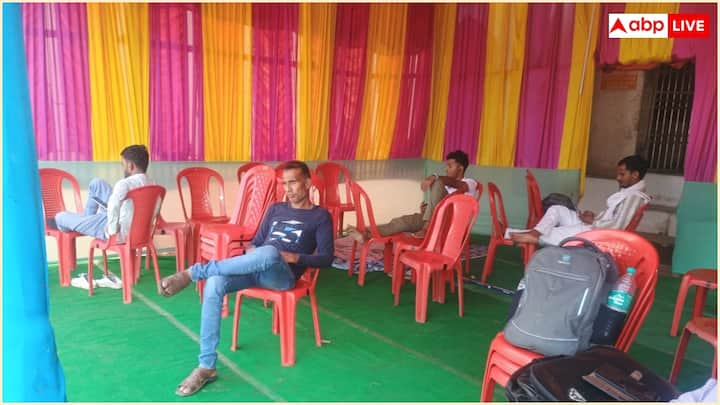 अब भारतीय रेल छठ पूजा के बाद यात्रियों की सुरक्षित और आरामदायक वापसी यात्रा सुनिश्चित करने के लिए पूरी तरह तैयार है. 28 अक्टूबर से नवंबर माह के दौरान यात्रियों की वापसी यात्रा को आसान बनाने के लिए 6181 स्पेशल ट्रेनें चलाई जा रही हैं, जिससे लोग अपने ऑफिस समय पर लौट सकें. इसके लिए रेलवे ने नोटिफिकेशन भी जारी कर दिया है.