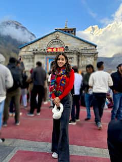 Sara Ali Khan: सारा अली खान पुन्हा एकदा पोहोचली भगवान केदारनाथाच्या चरणी! फोटो पाहून चाहते झाले भावुक