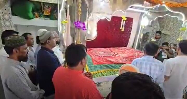 प्रेमानंद महाराज हमेशा से यह संदेश देते आए हैं कि “प्रेम ही ईश्वर है और सेवा ही सच्ची पूजा.” वे धर्मों के बीच मेल-जोल और एकता के हिमायती रहे हैं.