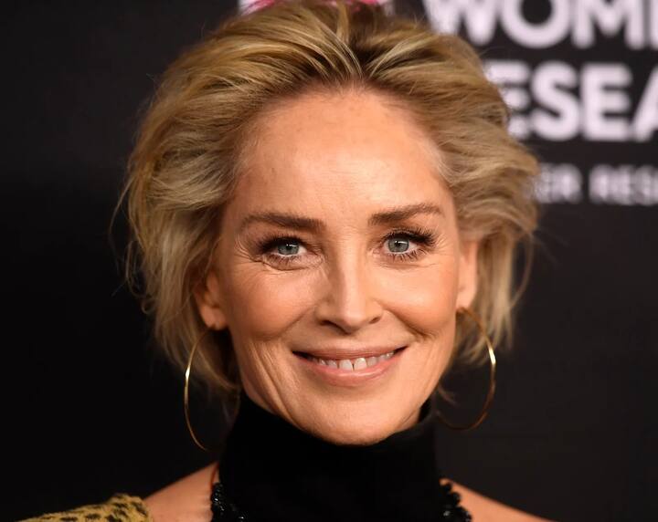 Famous Hollywood actress Sharon Stone survived a serious brain aneurysm and brain hemorrhage in 2001. During the long treatment and recovery process in the hospital, his speech, vision and health were deeply affected.