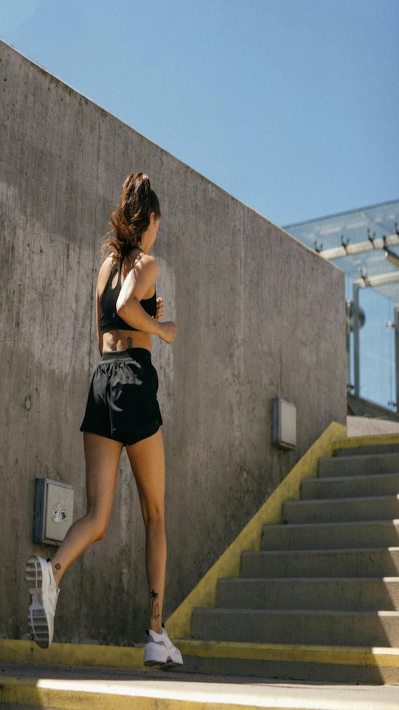 माणूस पायी किती वेगाने चालू शकतो?