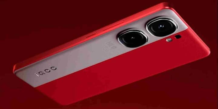 iQOO 10 Pro में 4700mAh की बैटरी और Snapdragon 8+ Gen 1 चिपसेट है. यह फोन 200W वायर्ड और 50W वायरलेस चार्जिंग सपोर्ट करता है. 6.78 इंच AMOLED डिस्प्ले और 50MP ट्रिपल कैमरा सेटअप के साथ iQOO 10 Pro में 12GB RAM और 512GB स्टोरेज का मॉडल शानदार परफॉर्मेंस और चार्जिंग का बेहतरीन मिश्रण पेश करता है. इन फोन्स की सबसे बड़ी खासियत है उनकी सुपरफास्ट चार्जिंग तकनीक, जिससे यूज़र्स को लंबे समय तक चार्जिंग का झंझट नहीं झेलना पड़ता और दिनभर की जरूरतें आसानी से पूरी हो जाती हैं.