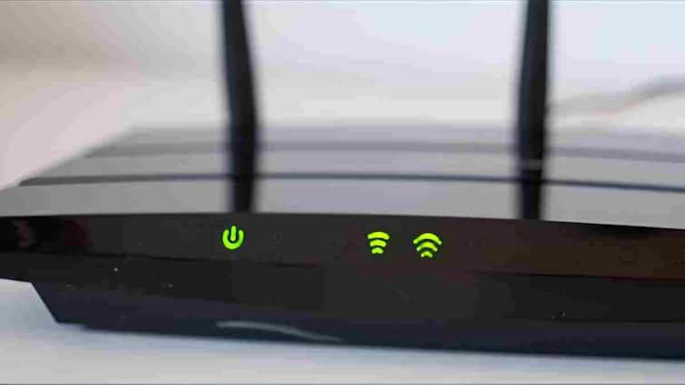 WiFi राउटर की रंग-बिरंगी लाइटें क्या बताती हैं? 99% लोगों को नहीं पता इसका सही मतलब WiFi राउटर की रंग-बिरंगी लाइटें क्या बताती हैं? 99% लोगों को नहीं पता इसका सही मतलब
