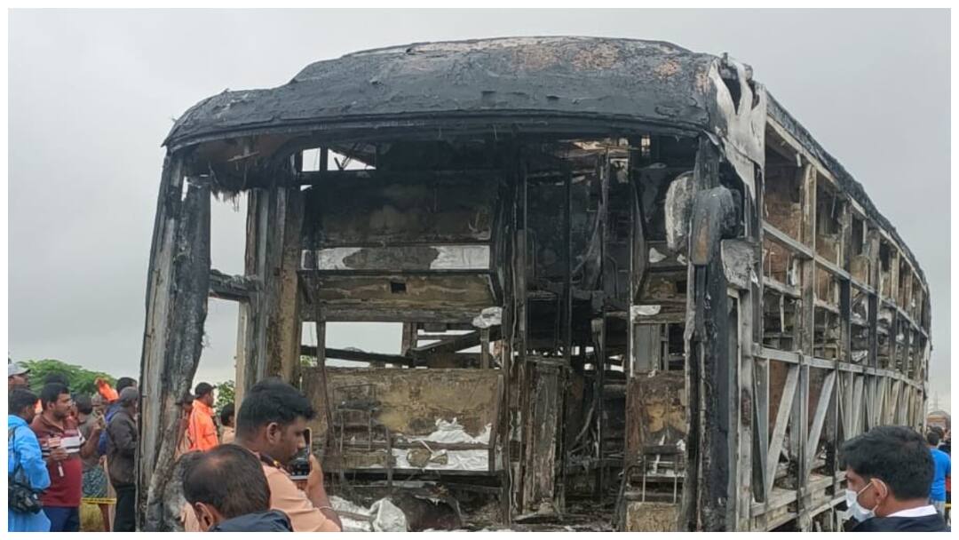 Sensational details are coming to light in V Kavery bus burning case in Kurnool Kurnool Bus Fire Accident: అమ్మో! ఇలాంటి బస్‌లా రోడ్డుపై తిరుగుతున్నాయి? వి. కావేరీ ఉల్లంఘనలు మామూలుగా లేవు!