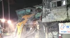 भिवंडीत अतिधोकादायक इमारत कोसळली, किराणा दुकानासह दुकानदार ढिगाऱ्याखाली अडकला, दैव बलवत्तर म्हणून...