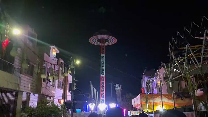 नागरिकांमध्ये भीती, पोलिसांनी गर्दी पांगवण्यासाठी सुरू केले प्रयत्न.