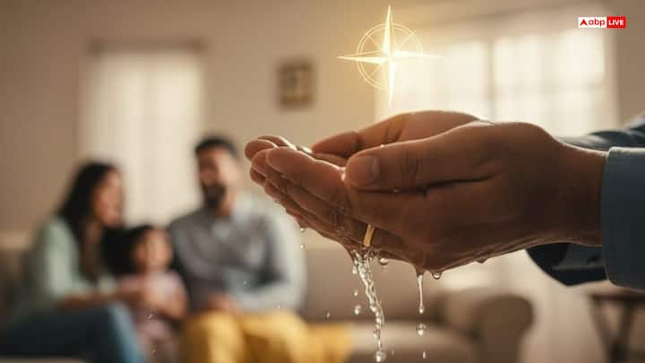 वास्तु शास्त्र के अनुसार उत्तर दिशा में जल या अर्घ्य अर्पित करना शुभ होता है. इससे परिवार निरोग और खुशहाल रहता है.