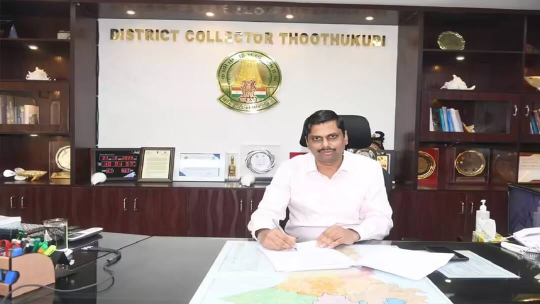 Tiruchendur Soorasamharam thoothukudi Collector declares holiday tnn திருச்செந்தூர் சூரசம்ஹாரம்: விடுமுறை அறிவித்த ஆட்சியர்! பக்தர்களின் மகிழ்ச்சிக்கு காரணம் என்ன? முழு விபரம் இதோ!