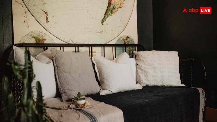 It is also very easy to make cushion covers or sofa covers from old curtains. If the color of your curtains matches the theme of your room, then it will give a new look to your furniture, a little stitching and a little creativity in it will make your old curtains become the new pride of the house.