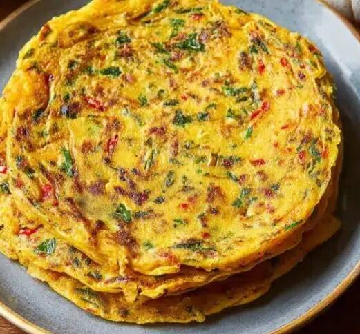 बेसनाची चपाती आपल्या शरीराला मजबूत करते आणि मधुमेह तसेच वजन कमी करण्यासाठी मदत करते. बेसनाच्या चपातीचे फायदे नेमके काय ते जाणून घेऊयात.