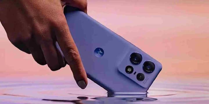 Motorola Edge 50 Pro 125W TurboPower चार्जिंग के साथ आता है. इसमें Snapdragon 7 Gen 3 प्रोसेसर, 1.5K pOLED डिस्प्ले और 50MP ट्रिपल कैमरा सिस्टम है. यह फोन रंगों की सटीकता के लिए Pantone वैलिडेशन के साथ आता है जो इसे कैमरा और डिजाइन प्रेमियों के लिए खास बनाता है.