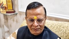 मेरठ के सेंट्रल मार्केट में बना अवैध कॉम्प्लेक्स ध्वस्त, BJP नेता बोले- आज आत्मा रो रही