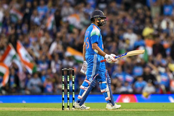 ভারতীয় ওপেনার হিসাবে তিন ফর্ম্যাট মিলিয়ে আন্তর্জাতিক ক্রিকেটে সচিনের সঙ্গে যুগ্মভাবে সর্বাধিক ৪৫টি শতরান হাঁকিয়ে ফেললেন রোহিত। সর্বকালীন তালিকায় কেবল ডেভিড ওয়ার্নার তাঁর আগে রয়েছেন।