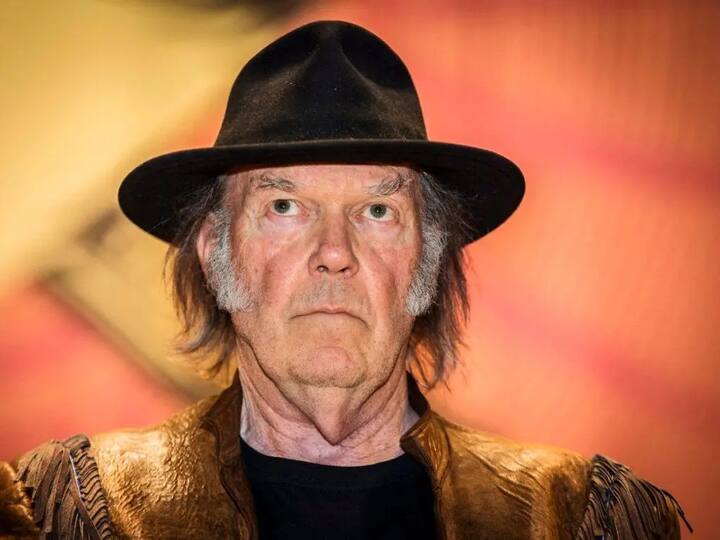 Famous singer and songwriter Neil Young suffered a brain aneurysm at the age of 54. After feeling strange in the eye, the disease was detected in an MRI and timely surgery in New York saved his life.