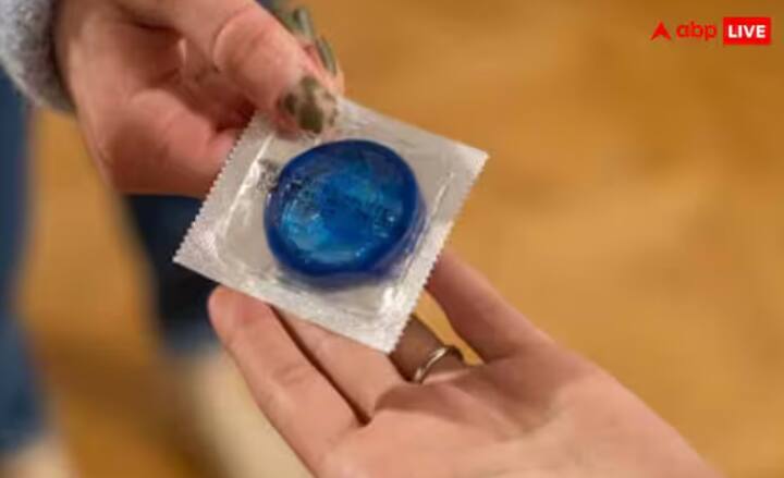 ਇਸ ਤੋਂ ਇਲਾਵਾ, ਇੱਕ ਵਾਰ ਜਦੋਂ ਤੁਹਾਨੂੰ HIV ਦਾ ਪਤਾ ਲੱਗ ਜਾਂਦਾ ਹੈ, ਤਾਂ ਤੁਹਾਨੂੰ ਆਪਣੀ ਦਵਾਈ ਲੈਣੀ ਬੰਦ ਨਹੀਂ ਕਰਨੀ ਚਾਹੀਦੀ ਜਾਂ ਇਸ ਨੂੰ ਅਣਗੌਲਿਆ ਨਹੀਂ ਕਰਨਾ ਚਾਹੀਦਾ; ਇਸ ਨਾਲ ਵਾਇਰਸ ਦੁਬਾਰਾ ਉੱਭਰ ਸਕਦਾ ਹੈ ਅਤੇ ਬਿਮਾਰੀ ਨੂੰ ਹੋਰ ਵਿਗੜ ਸਕਦਾ ਹੈ। ਇਸ ਤੋਂ ਇਲਾਵਾ, ਸੂਈਆਂ, ਬਲੇਡਾਂ ਜਾਂ ਰੇਜ਼ਰ ਨੂੰ ਸਾਂਝਾ ਕਰਨ ਤੋਂ ਬਚੋ, ਕੰਡੋਮ ਦੀ ਵਰਤੋਂ ਤੋਂ ਬਚੋ, ਅਤੇ ਸ਼ਰਾਬ, ਨਸ਼ੀਲੇ ਪਦਾਰਥਾਂ ਜਾਂ ਸਿਗਰਟ ਪੀਣ ਤੋਂ ਬਚੋ।