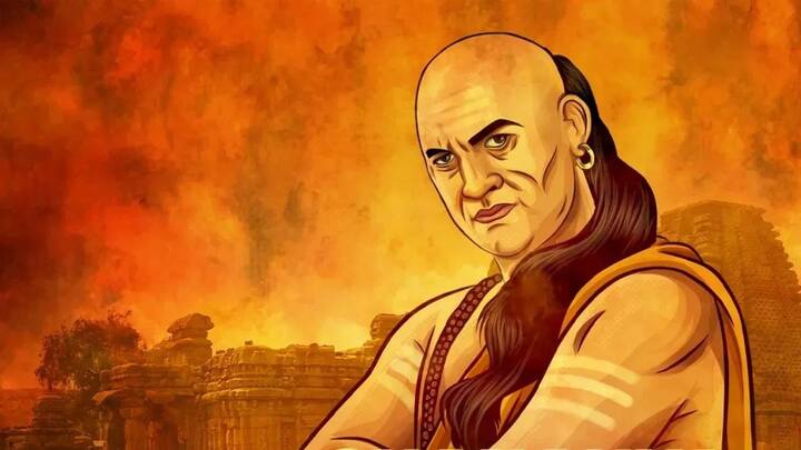 यामध्ये पहिली गोष्ट म्हणजे, जी व्यक्ती बदलास घाबरत असेल, काही नवीन करण्याची इच्छा नसेल अशा लोकांना कधीच यश मिळत नाही. चाणाक्य नितीत बदल हा प्रकृतीचा नियम म्हणून स्वीकारण्यात आला आहे.