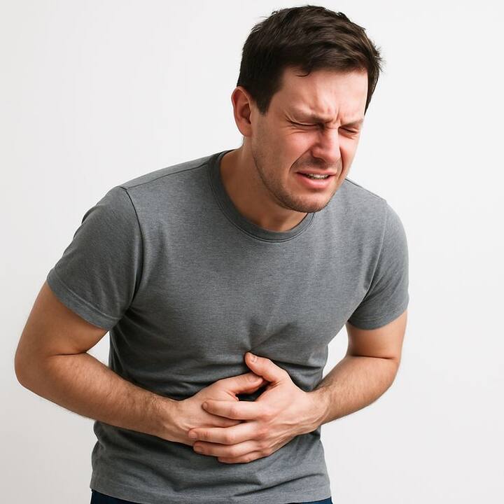 कारण यातील सिट्रिक ऍसिड थेट तुमच्या पोटाच्या आतल्या आतडीवर परिणाम करू शकतं. त्यामुळे तुमच्या पोटात जळजळ, पोटदुखी आणि गॅस निर्माण होऊ शकते.