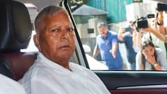 'यह भी सफेद झूठ निकला, लालू यादव ने छठ पर ट्रेनों में भयंकर भीड़ को लेकर सरकार पर कसा तंज