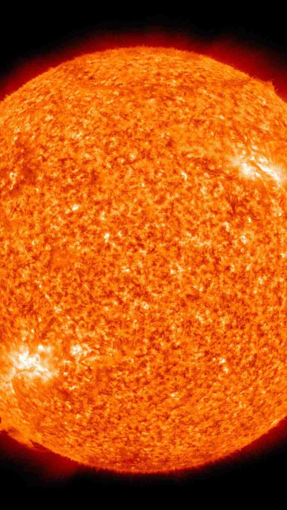 सूरज इतना गर्म क्यों रहता है?