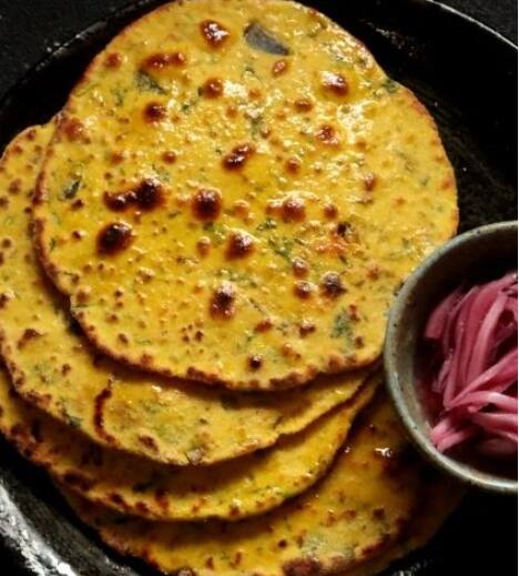 गव्हाच्या ऐवजी तुम्ही बेसनाची चपाती खाऊ शकता कारण ती तुमच्या आरोग्यासाठी फायदेशीर आहे.