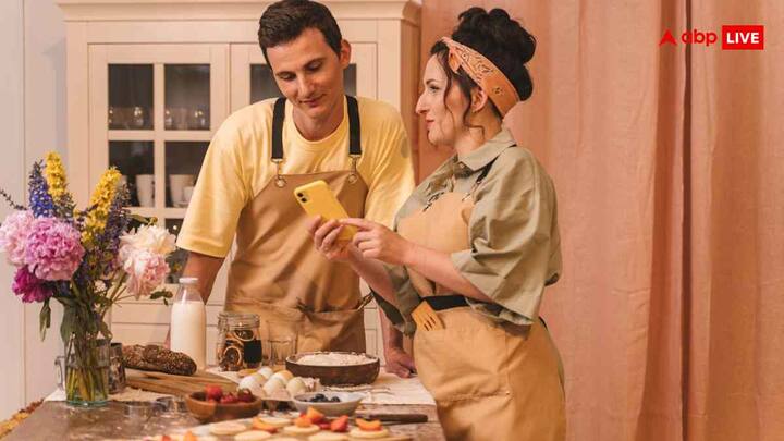 Making aprons for kitchen use is a great way to recycle old curtains, plus you can also make handbags or tote bags from the curtains. These will not only be durable but will also look trendy.