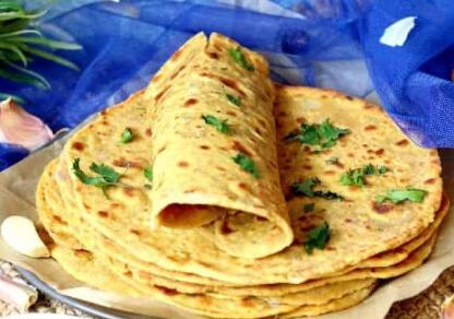 पण तुम्हाला माहिती आहे का? गव्हाच्या चपातीशिवाय बेसनाची चपातीही स्वादिष्ट असते आणि ती आरोग्यासाठीही खूप फायदेशीर आहे.